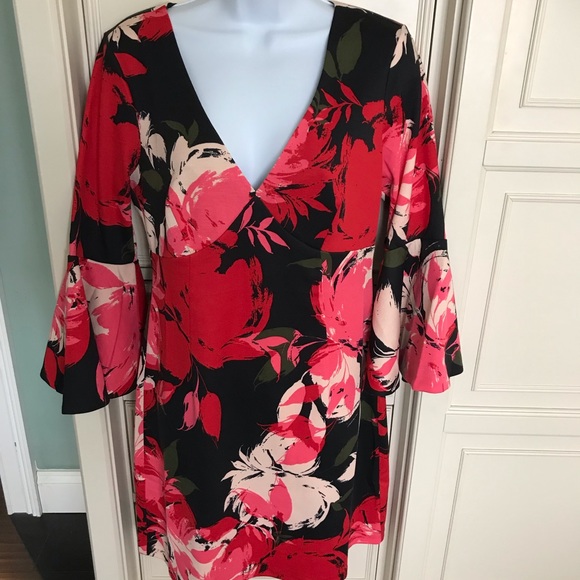 🌺Trina Turk🌺Gorgeous multi color floral 🌺 - Picture 2 of 4